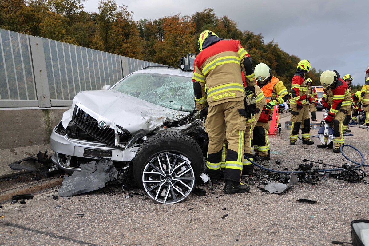 Menzingen ZG - Heftige Frontalkollision - Kantonsstrasse für mehrere Stunden gesperrt