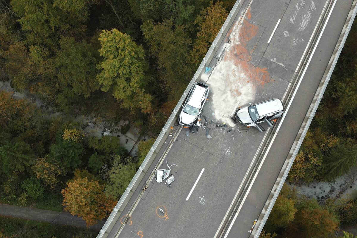 Menzingen ZG - Heftige Frontalkollision - Kantonsstrasse für mehrere Stunden gesperrt
