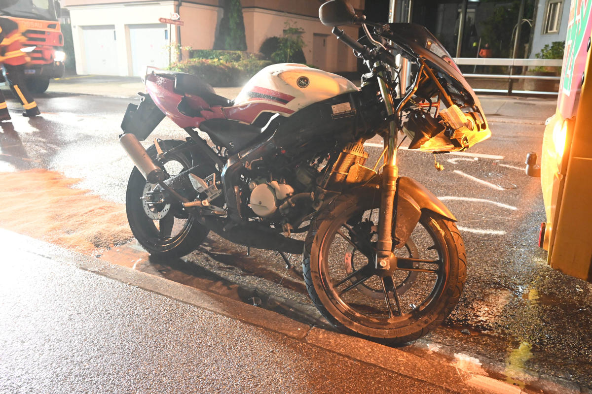 Gossau SG – Verkehrsunfall zwischen Motorrad und Postauto