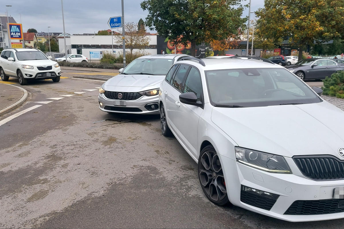 Bazenheid SG – Verkehrsunfall im Kreisel
