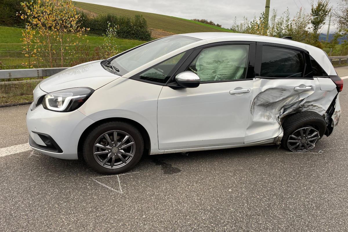 Cham ZG – Auffahrunfall führt zu Stau auf A4