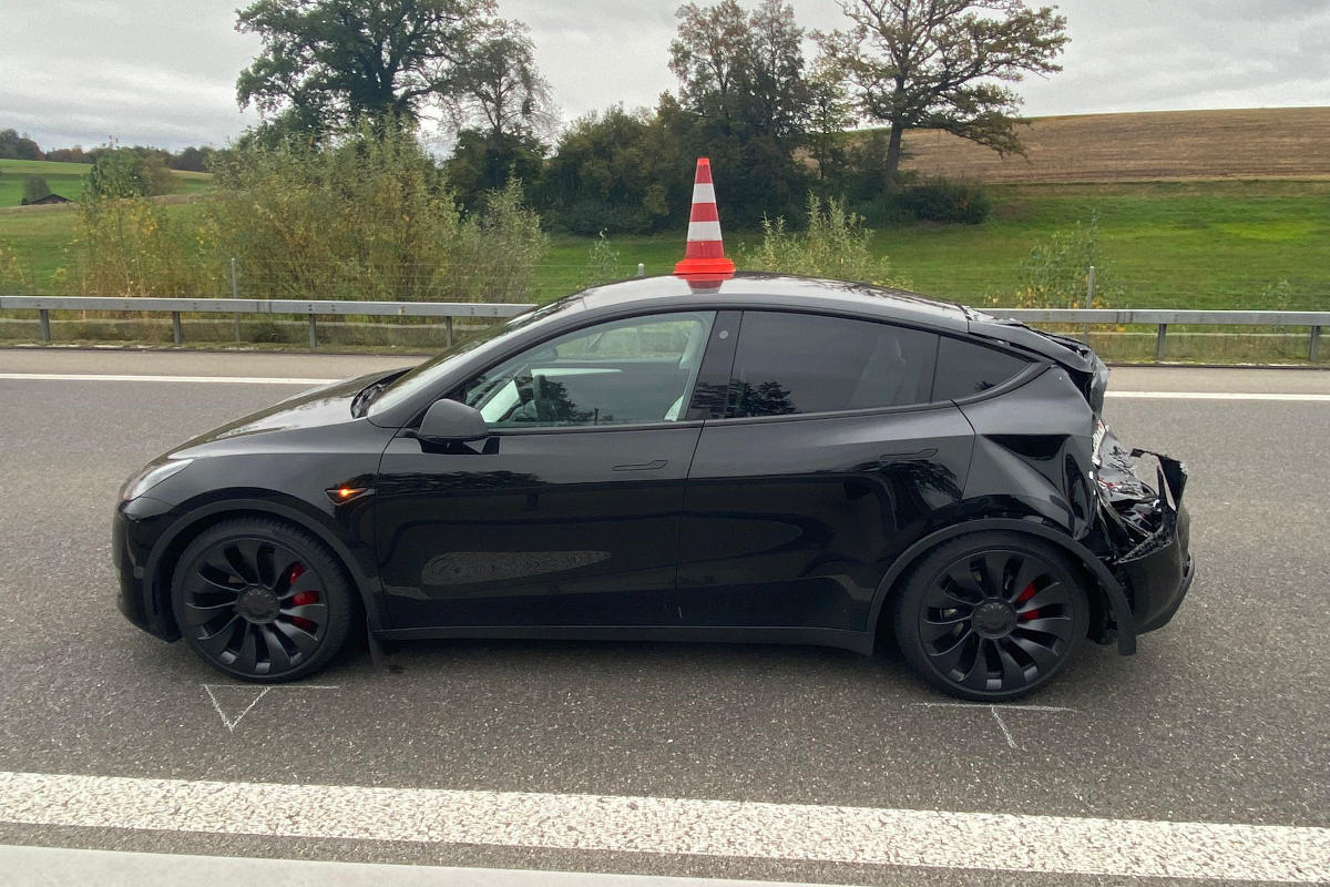 Cham ZG – Auffahrunfall führt zu Stau auf A4