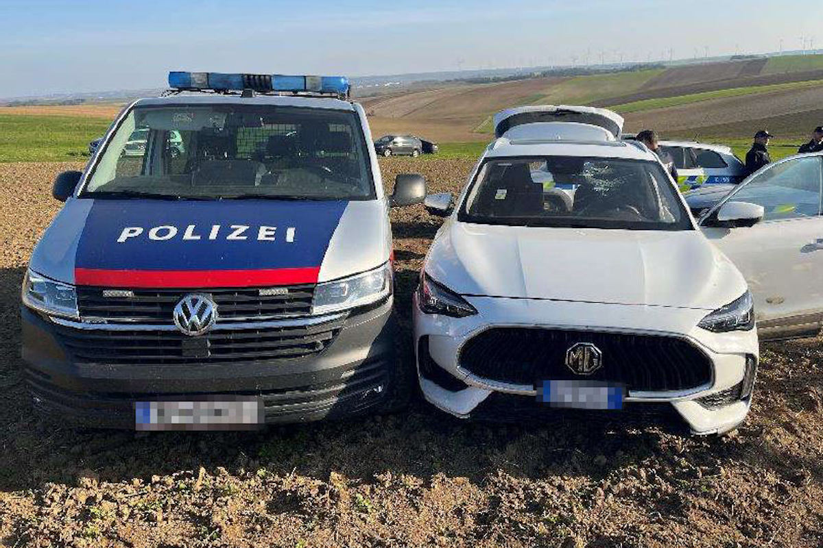 Zwei mutmaßliche Schlepper nach Verfolgungsjagd festgenommen