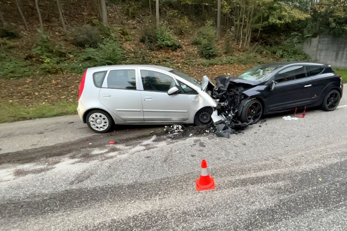 Gunzgen SO – Zwei Verletzte nach Kollision mit drei Autos