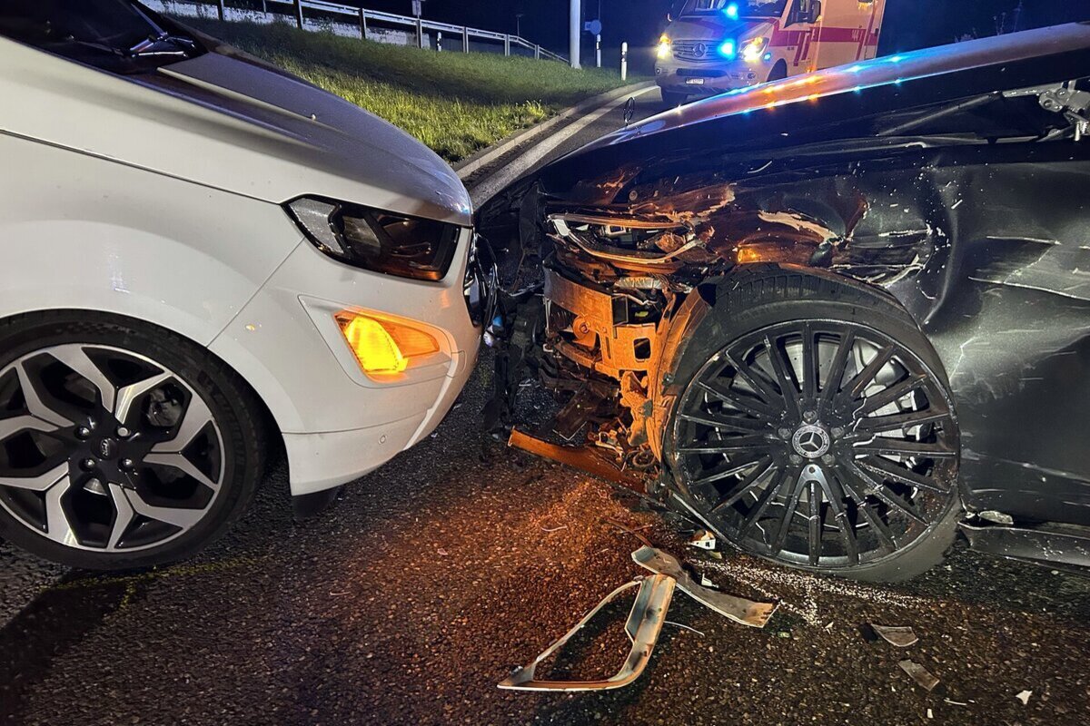 Zufikon AG - Vier Personen bei schwerem Unfall verletzt