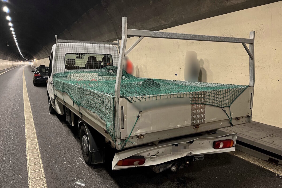 Eschenbach SG – Auffahrkollision zwischen drei Lieferwagen und einem Auto