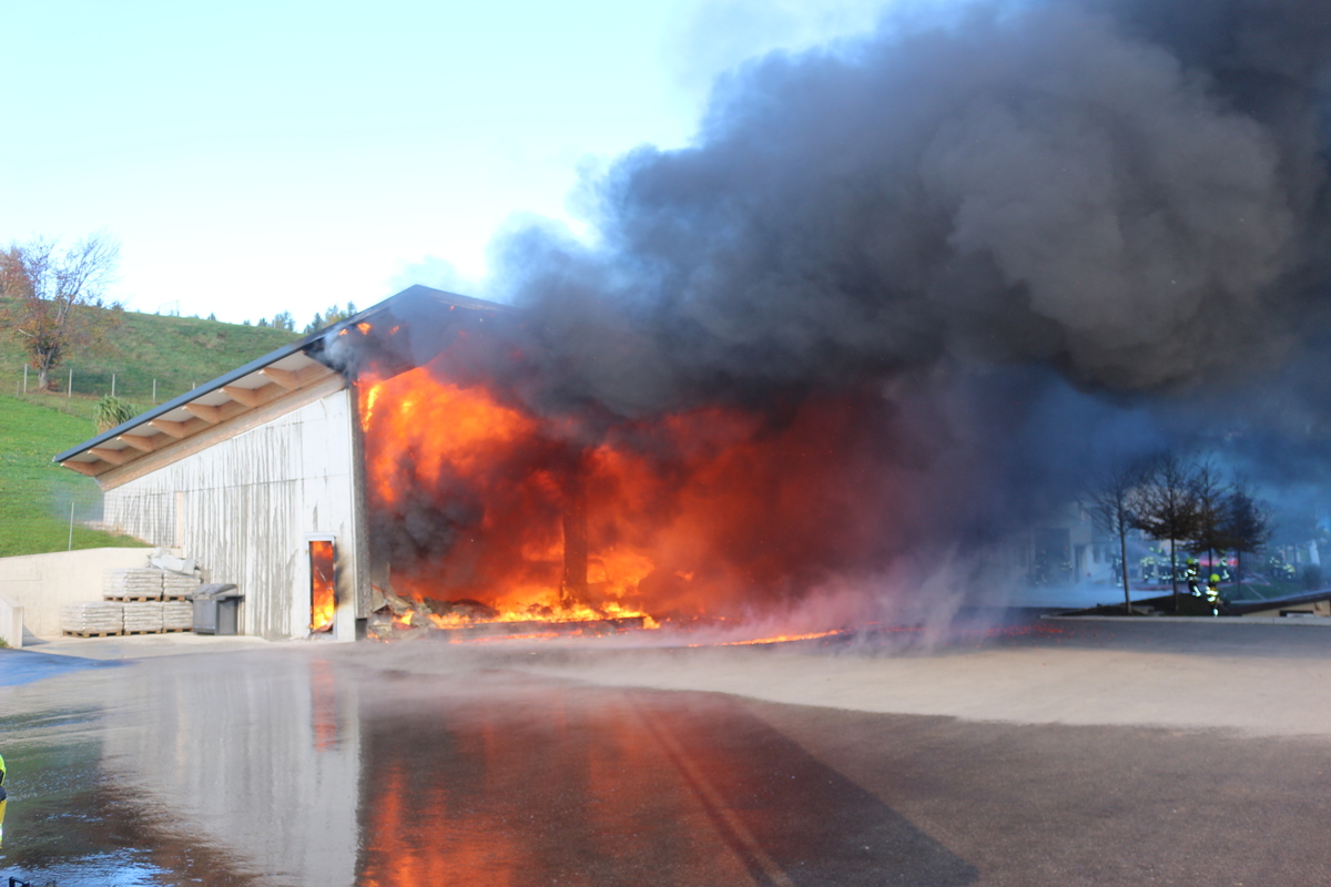 Haseln AI – Enormer Sachschaden nach Brand einer Werkstatt