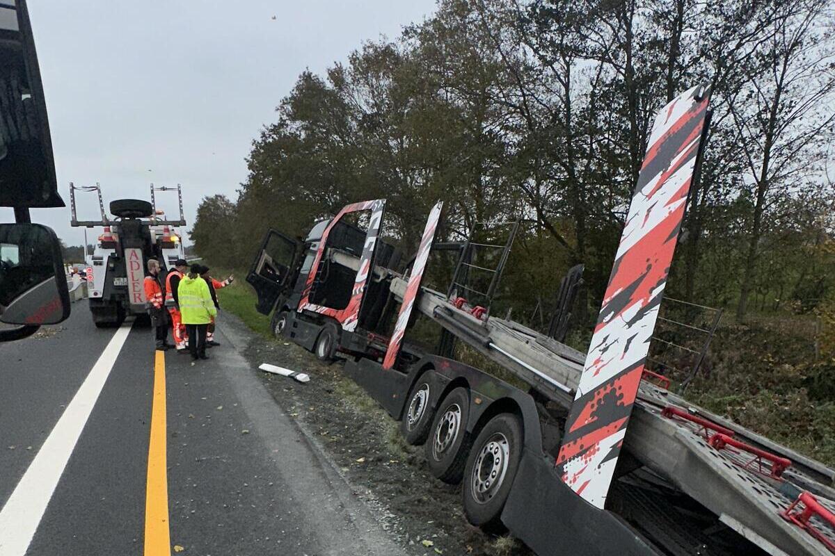 Cuxhaven – A27 nach Unfall eines Autotransporters gesperrt