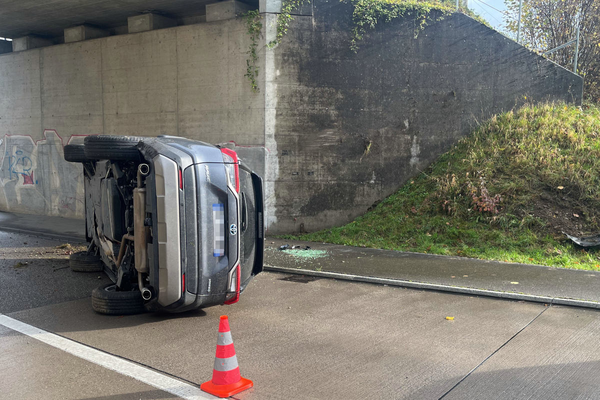 Wallbach AG – Zwei Männer nach Unfall geflüchtet