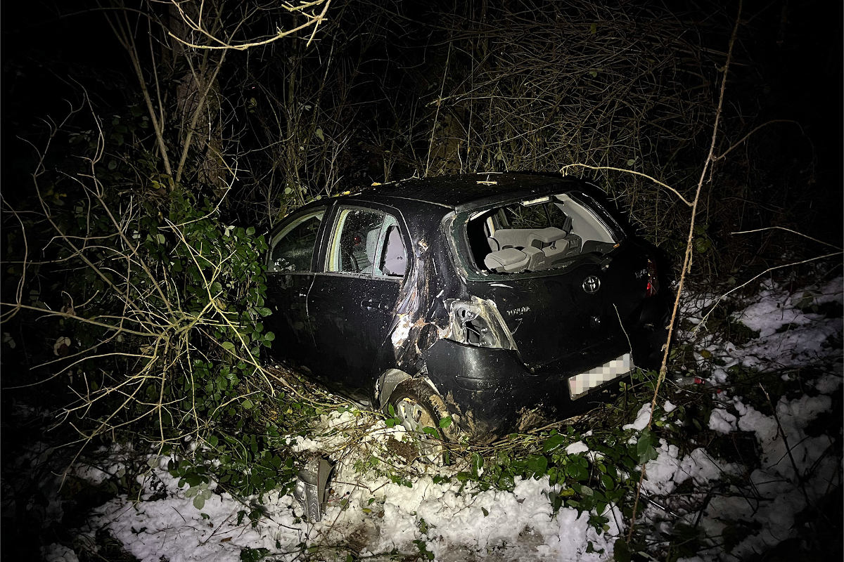 Murgenthal AG – Auto kommt von Strasse ab und landet in Wald