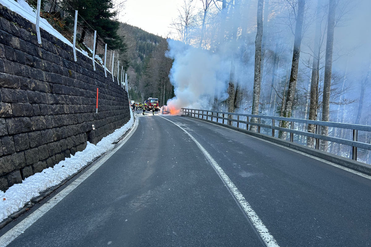 Engelberg OW – Autobrand führt zu Strassensperre