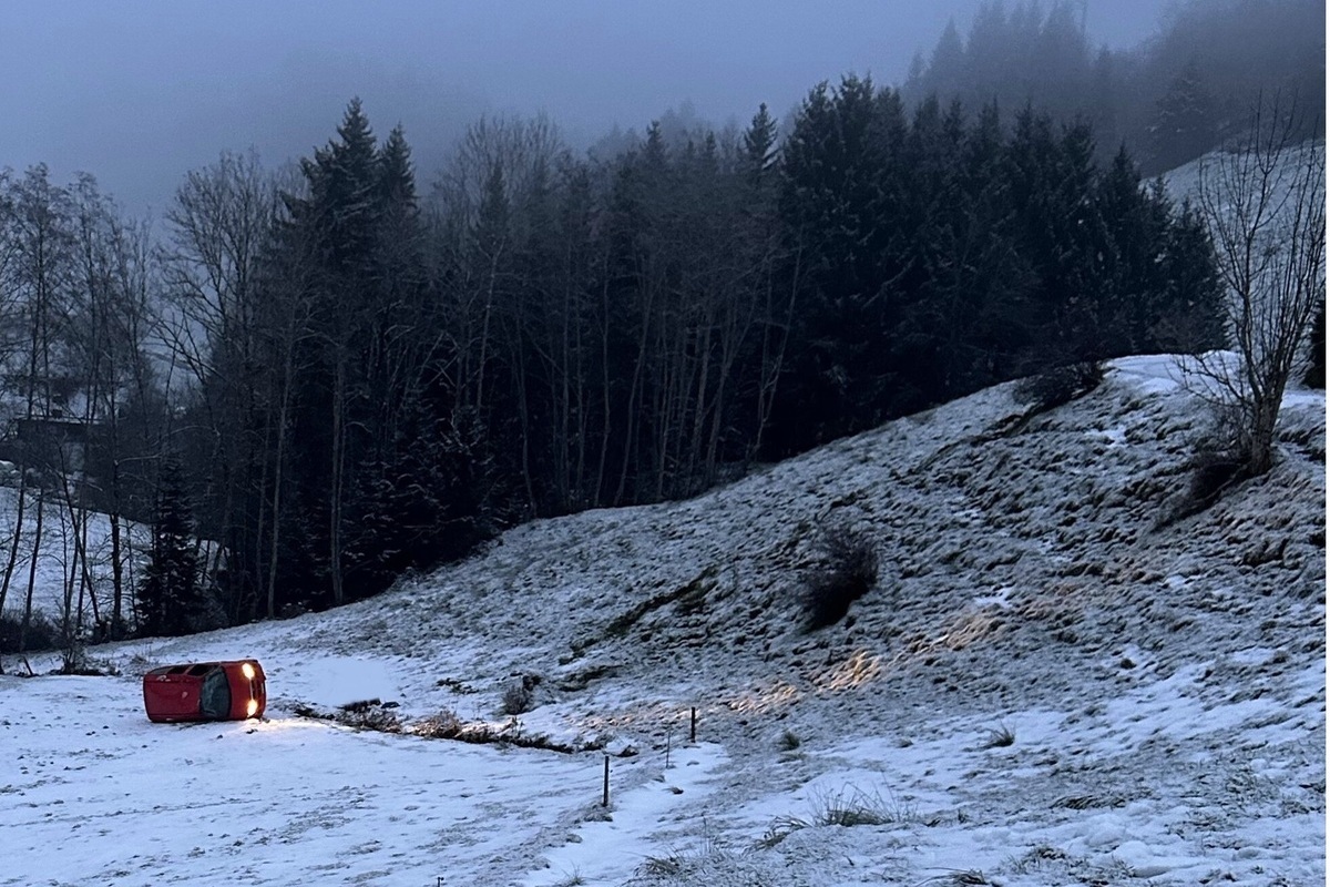 Trogen AR – Lenker wird bei Unfall aus Auto geschleudert
