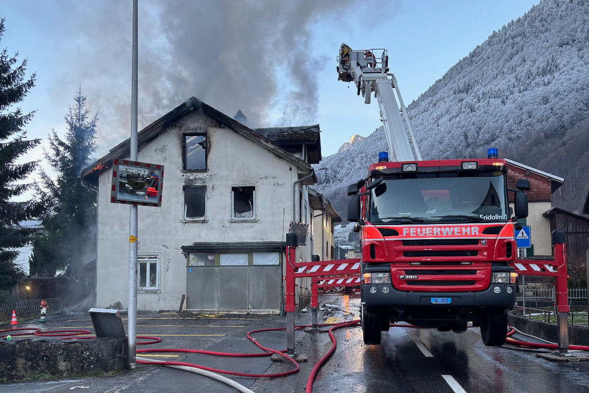 Nidfurn GL – Mann nach Brand in Wohnhaus vermisst