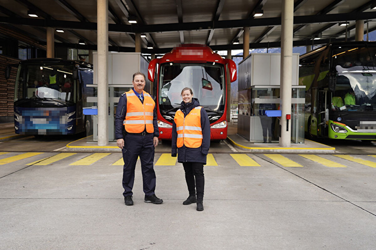 A2 Erstfeld UR – Personen- und Fahrzeugkontrollen bei Reisebussen durchgeführt