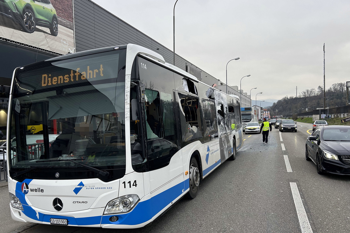 Aarburg AG – Streifkollision zwischen Linienbus und Lastwagen