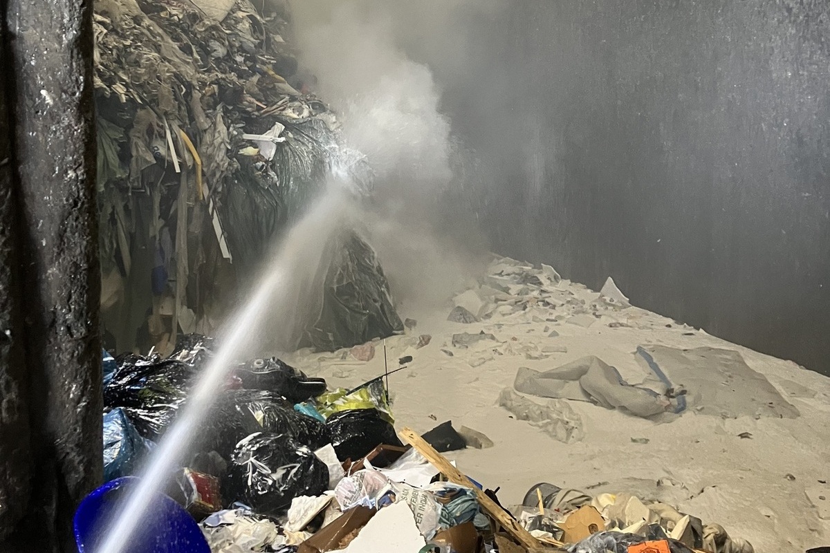 Linth GL – Schwelbrand in einem Abfallberg