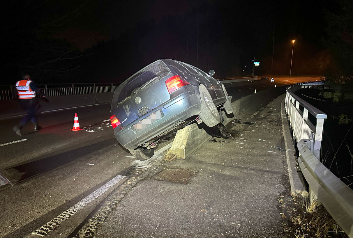 St.Gallen – Auf Brücke verunfallt