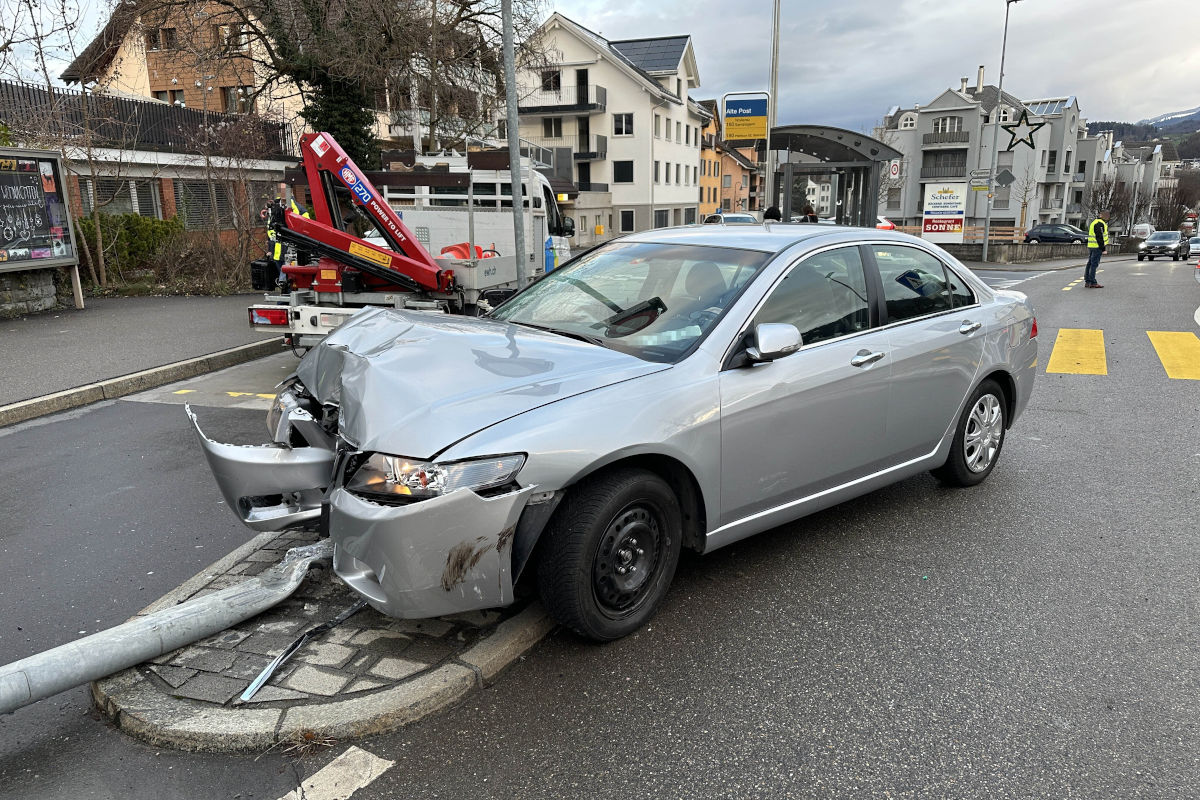 Freienbach SZ – Frau bei Kollision erheblich verletzt