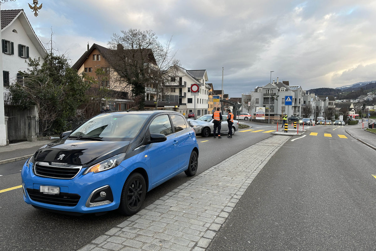 Freienbach SZ – Frau bei Kollision erheblich verletzt