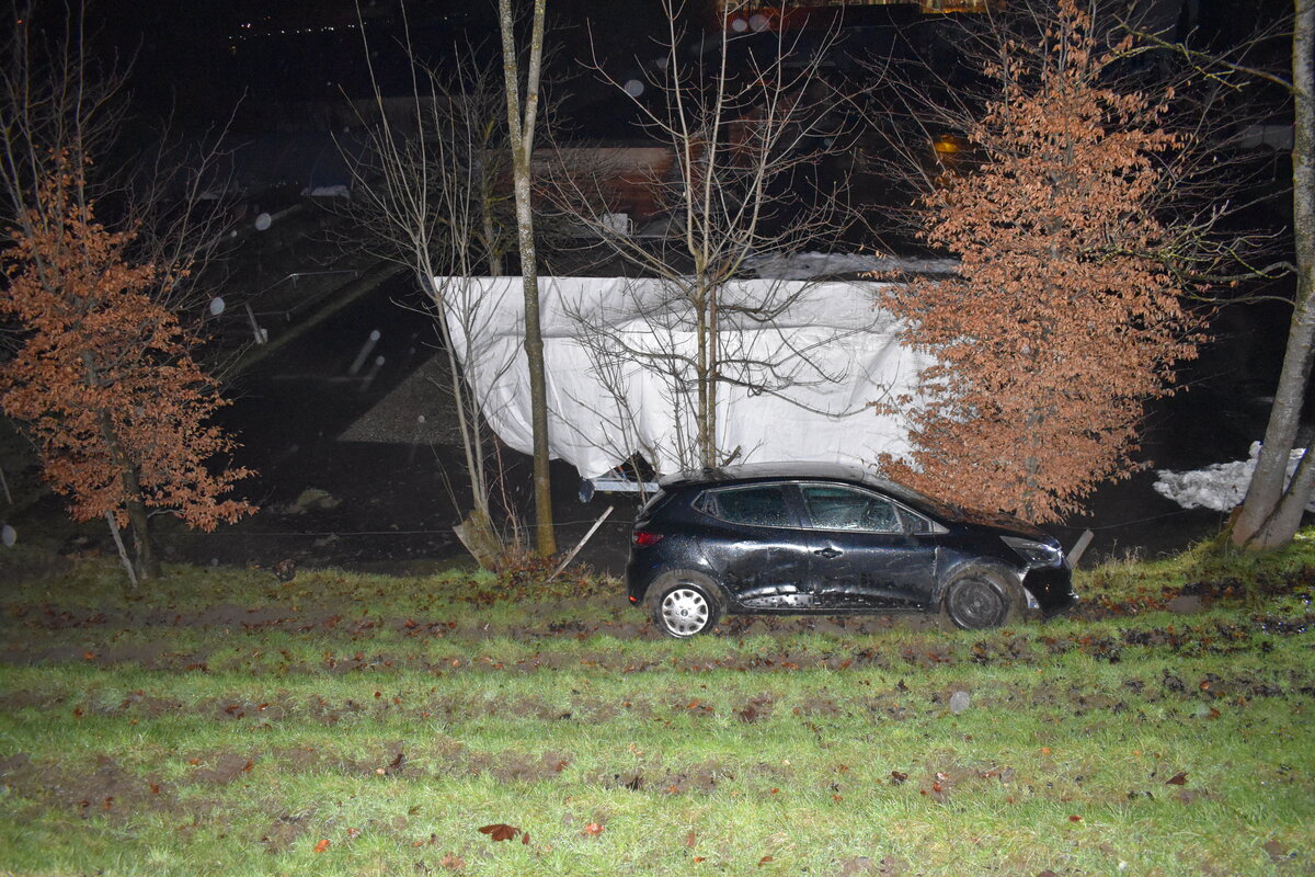 Unfall in Herisau AR – 18-jährige Autofahrerin schläft am Steuer ein