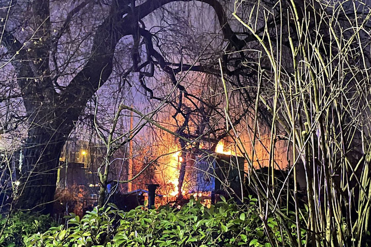 Birsfelden BL – Gartenhaus bei Brand komplett zerstört