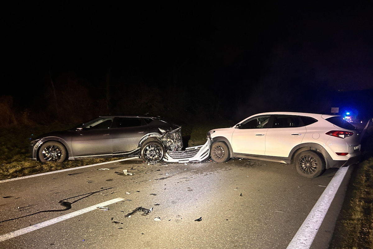 Lengnau AG – In Elektroauto geprallt