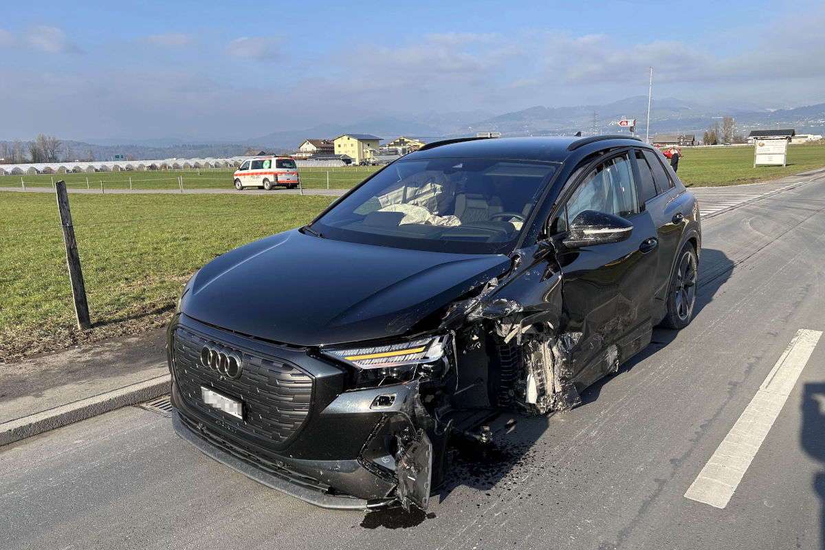 Reichenburg SZ – Frau nach Kollision verletzt