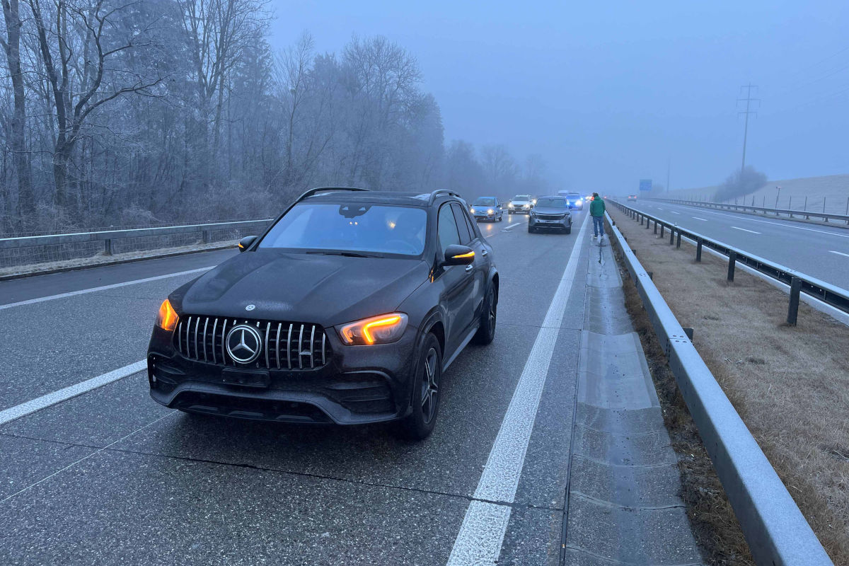 A13 Haag SG – Stau nach Auffahrkollision zwischen drei Autos
