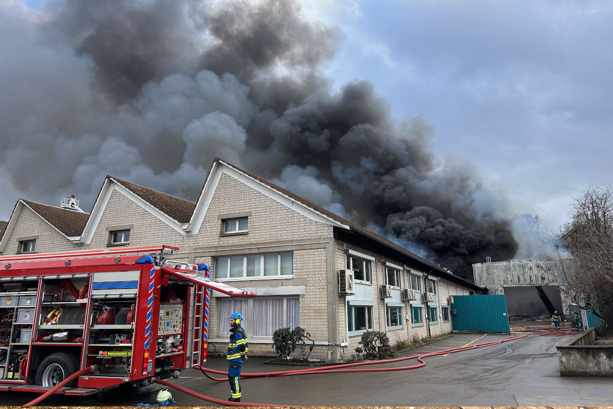 Kaiseraugst AG – Brand einer Lagerhalle einer Entsorgungsfirma