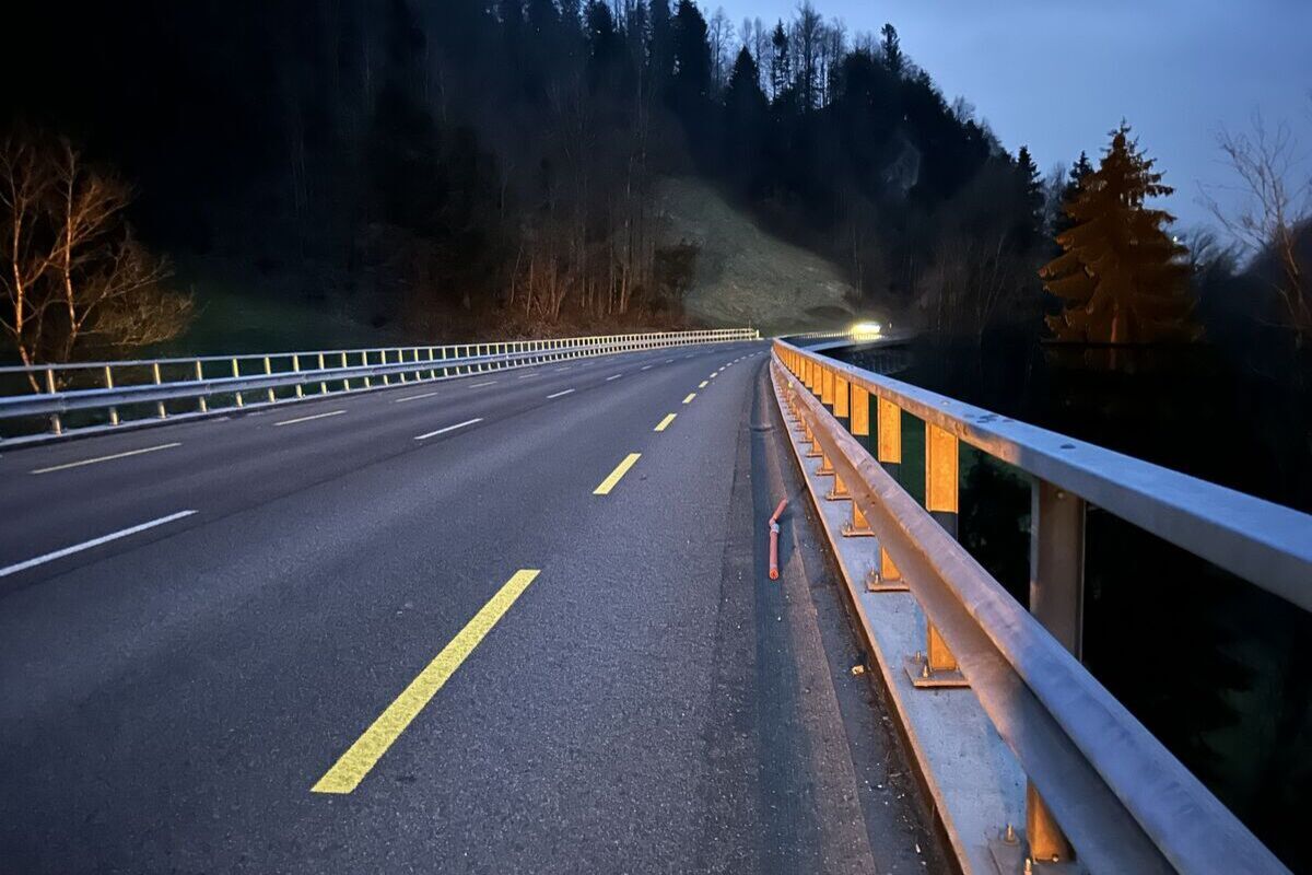 Steinen SZ – Zeugen nach Verkehrsunfall gesucht