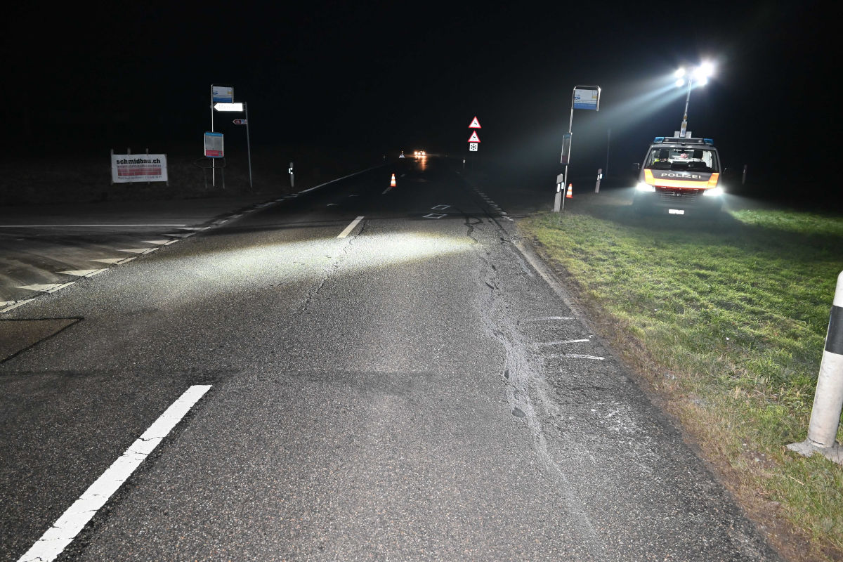 Rossrüti SG –Auto kollidiert mit E-Bike-Fahrer bei Überholmanöver