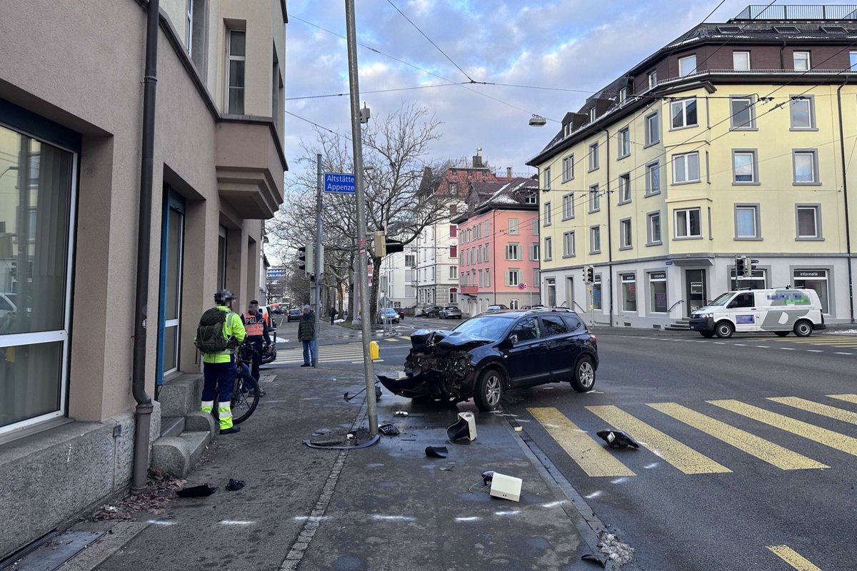 St.Gallen – Alkoholisiert Kontrolle übers Auto verloren