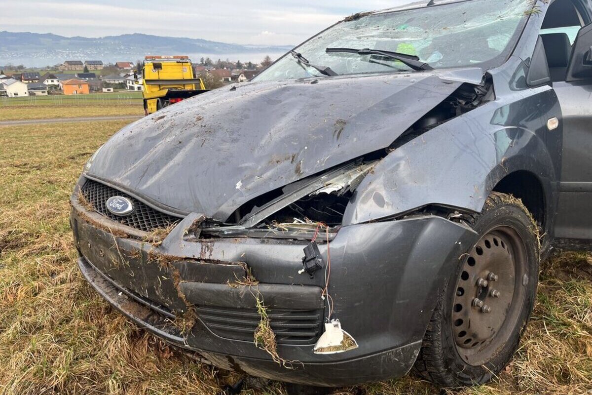 Bettwil AG – Auto überschlägt sich bei Unfall - Lenker betrunken