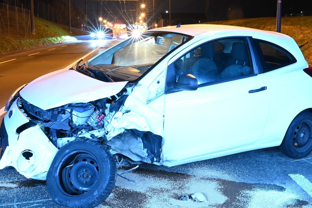Unfall in Ebikon LU - Frontalkollision zwischen zwei Autos