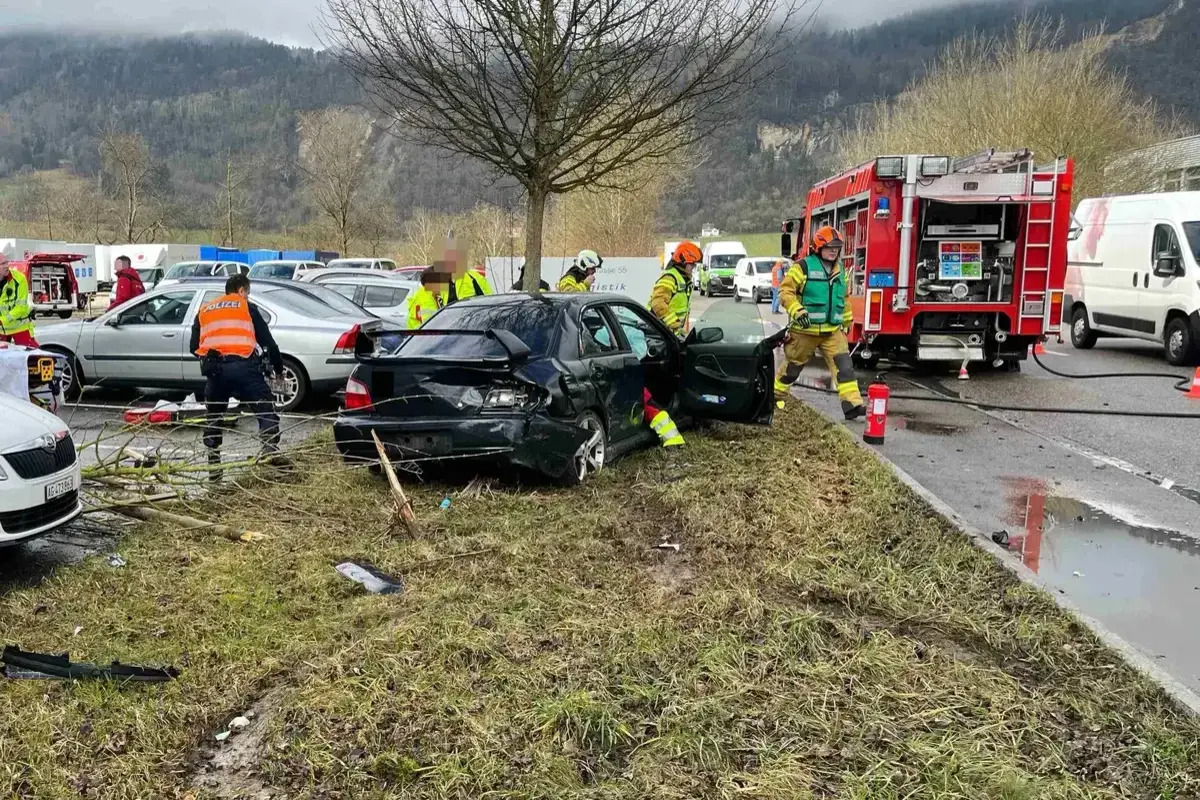 Neuendorf SO – Mit mehreren Bäumen kollidiert