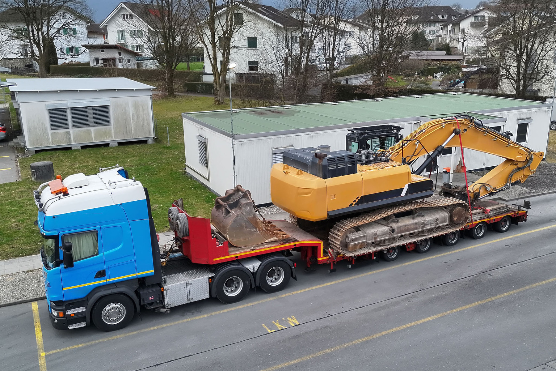 Autobahn A2 Emmen LU – Sattelmotorfahrzeug massiv überladen