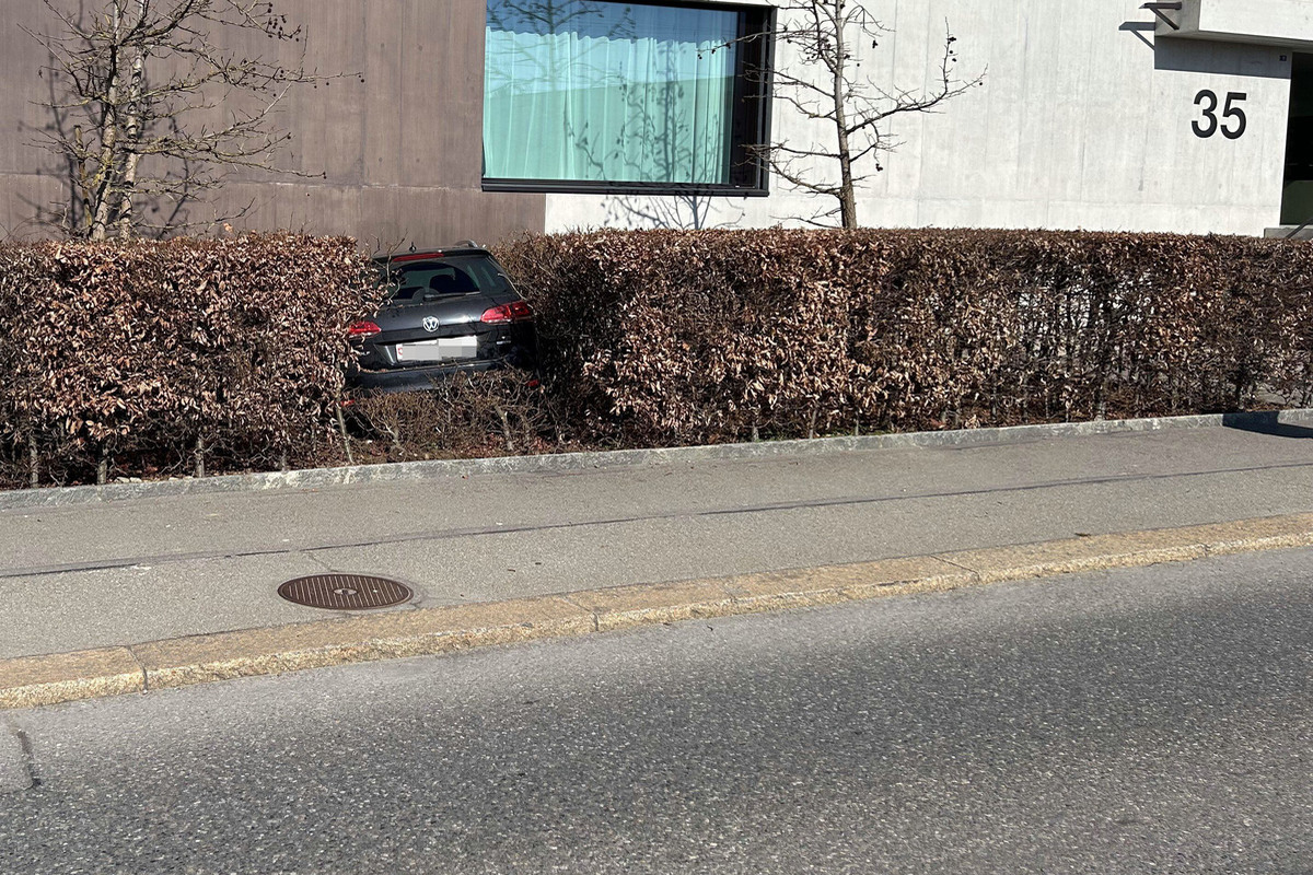 Bremgarten AG – Alkoholisiert gegen eine Hauswand gekracht