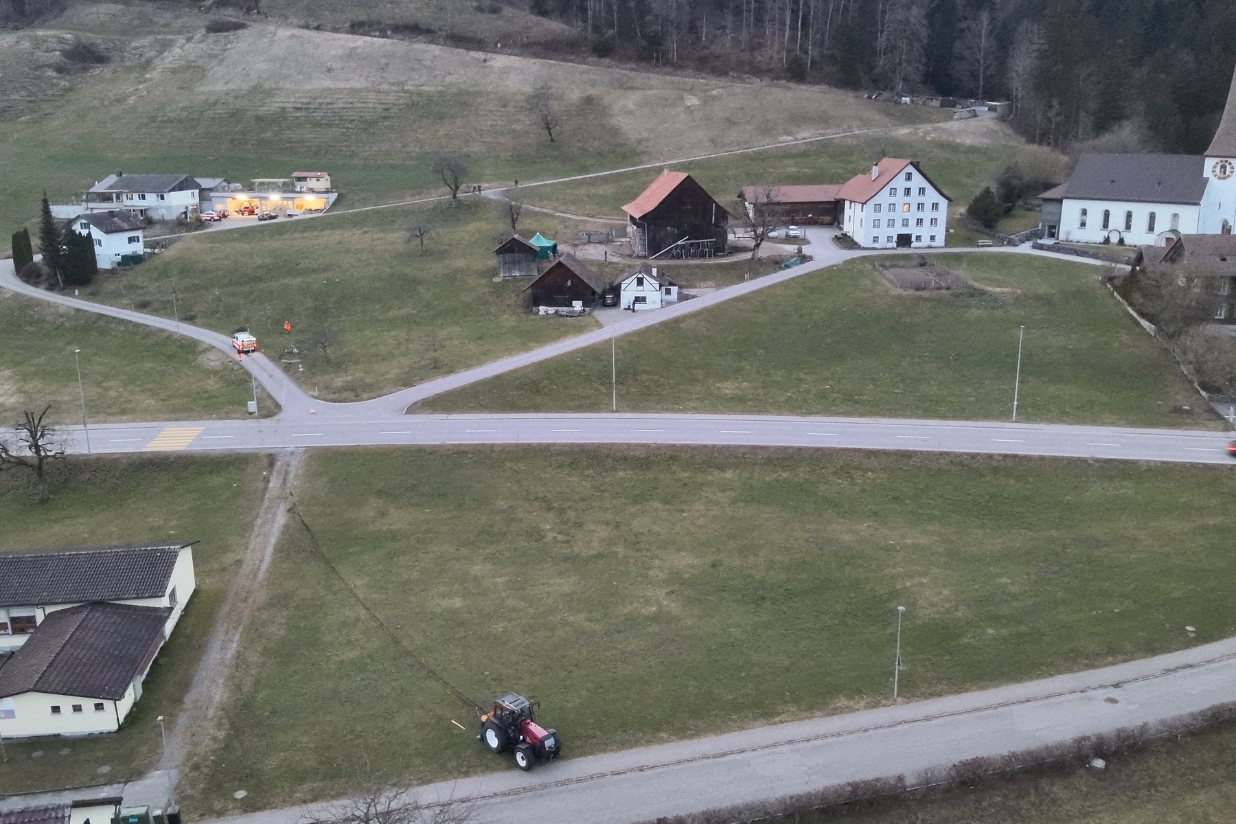 Fischenthal ZH – Forstwart bei Unfall auf Widenreitistrasse schwer verletzt