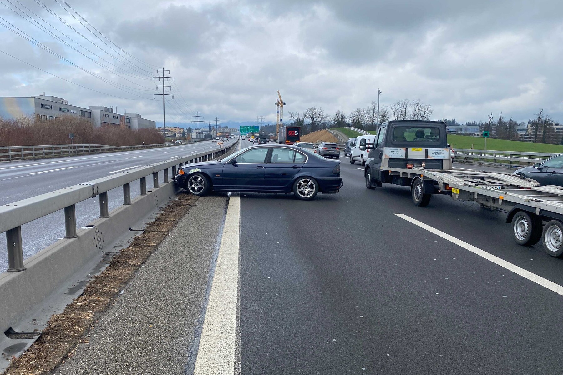 Lindencham ZG, Gisikon LU – Zwei Unfälle und langer Stau auf Autobahn