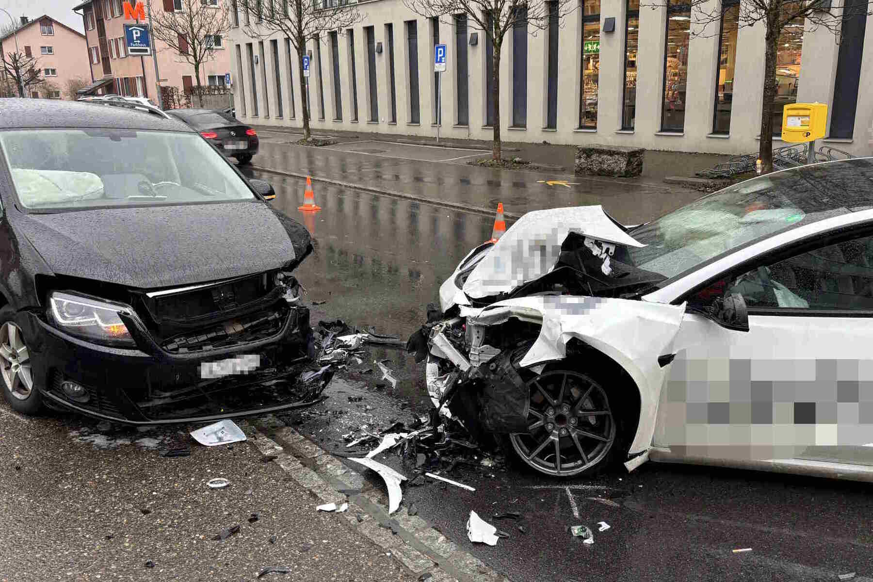 Eschenbach SG – Heftiger Unfall auf der Rickenstrasse