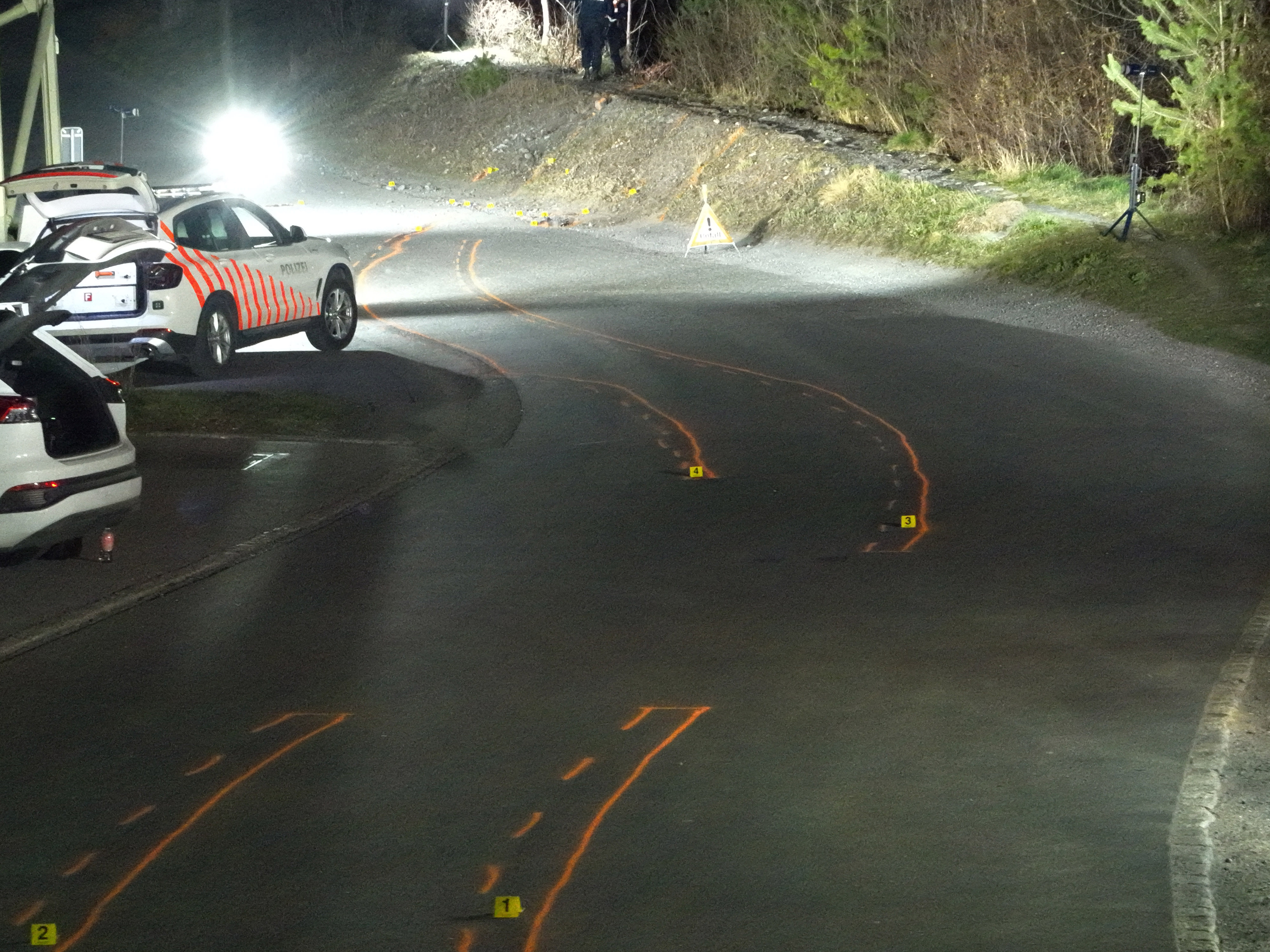 Unfall Haldenstein GR – Auto überschlägt sich und rollt Bord hinunter