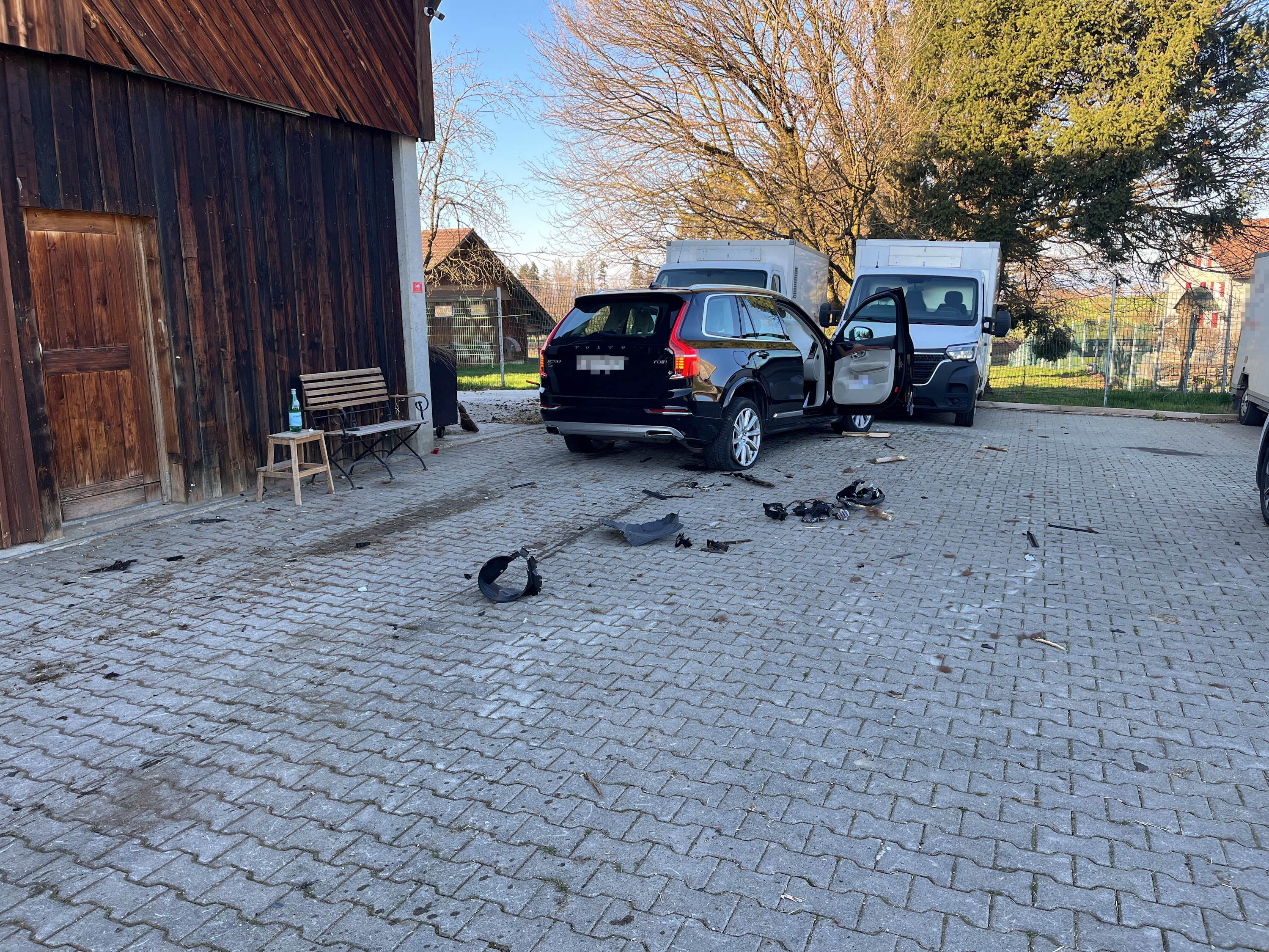 Mörschwil SG – Auto prallt nach Unfall in mehrere Objekte