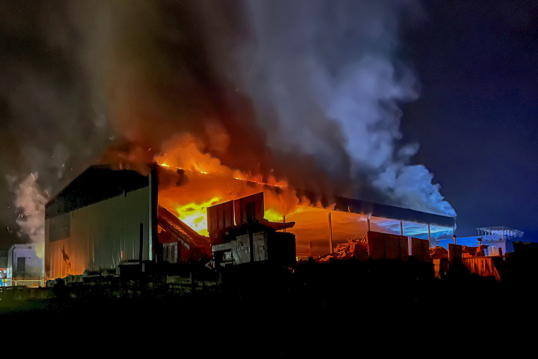 Grossaufgebot in Bubendorf BL wegen Brand in Entsorgungsfirma