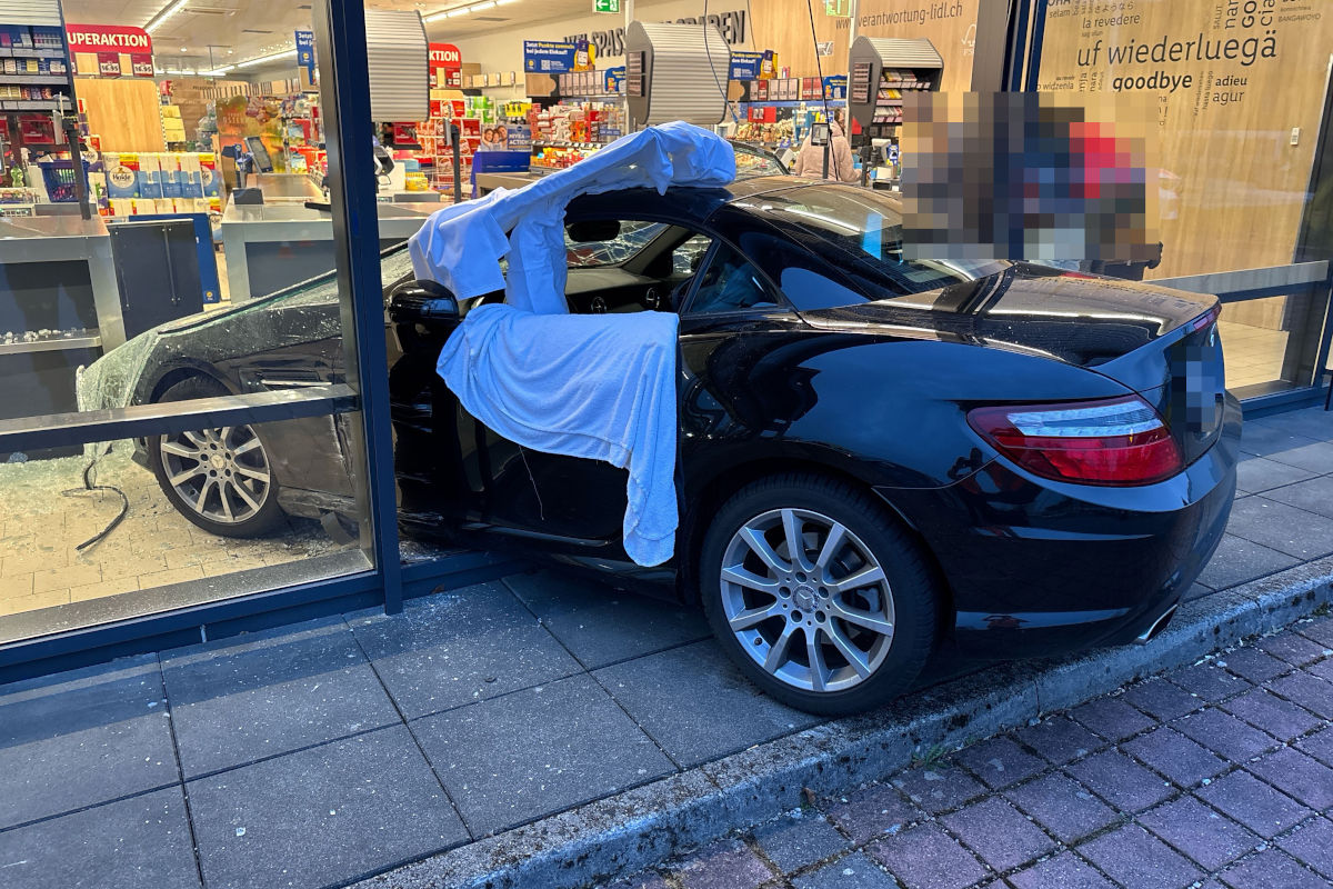 Lidl in Biberist SO – Rentner fährt mit Auto in Filiale