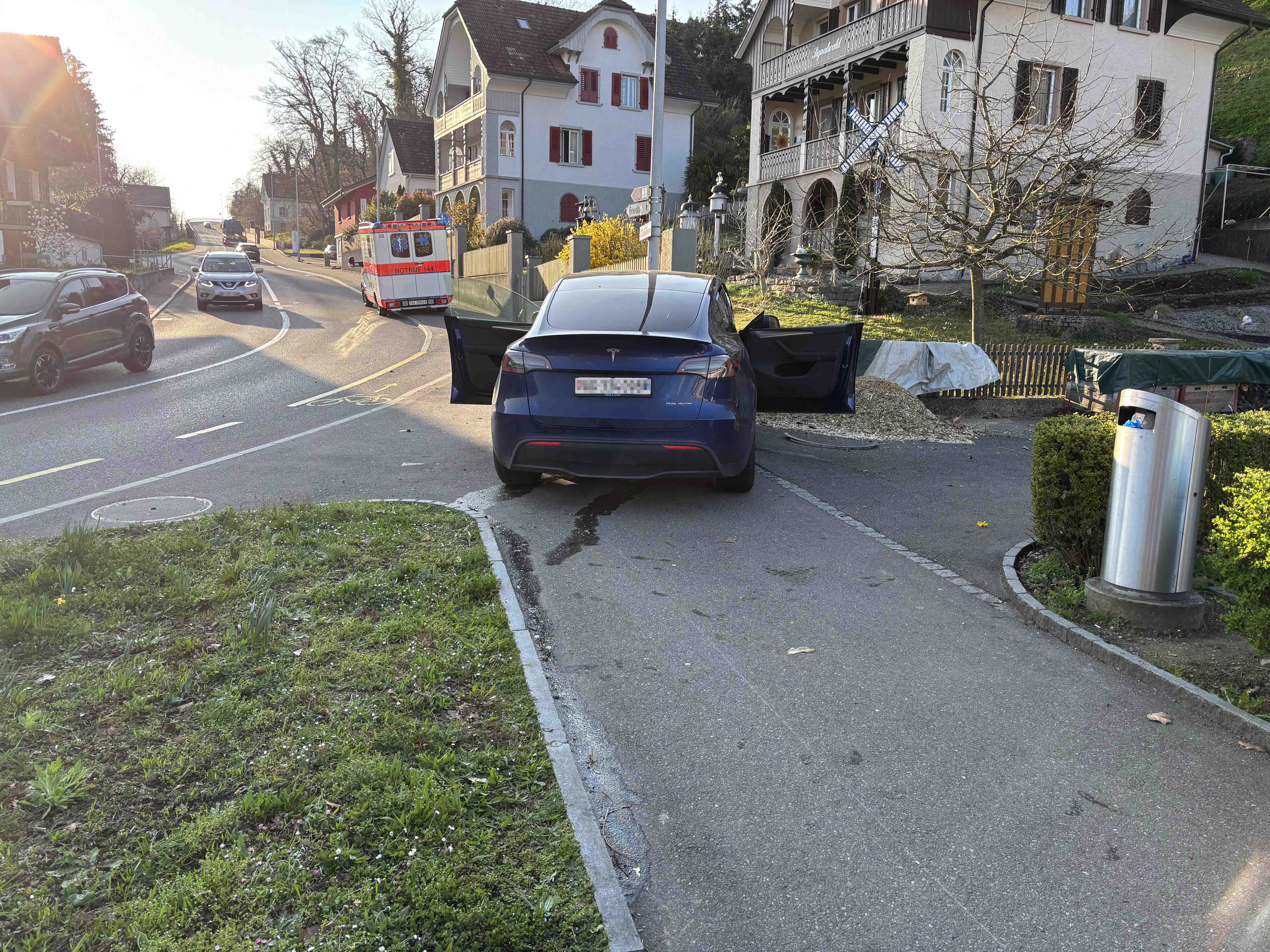 Turgi AG – Bei Unfall heftig in Gartenmauer gekracht