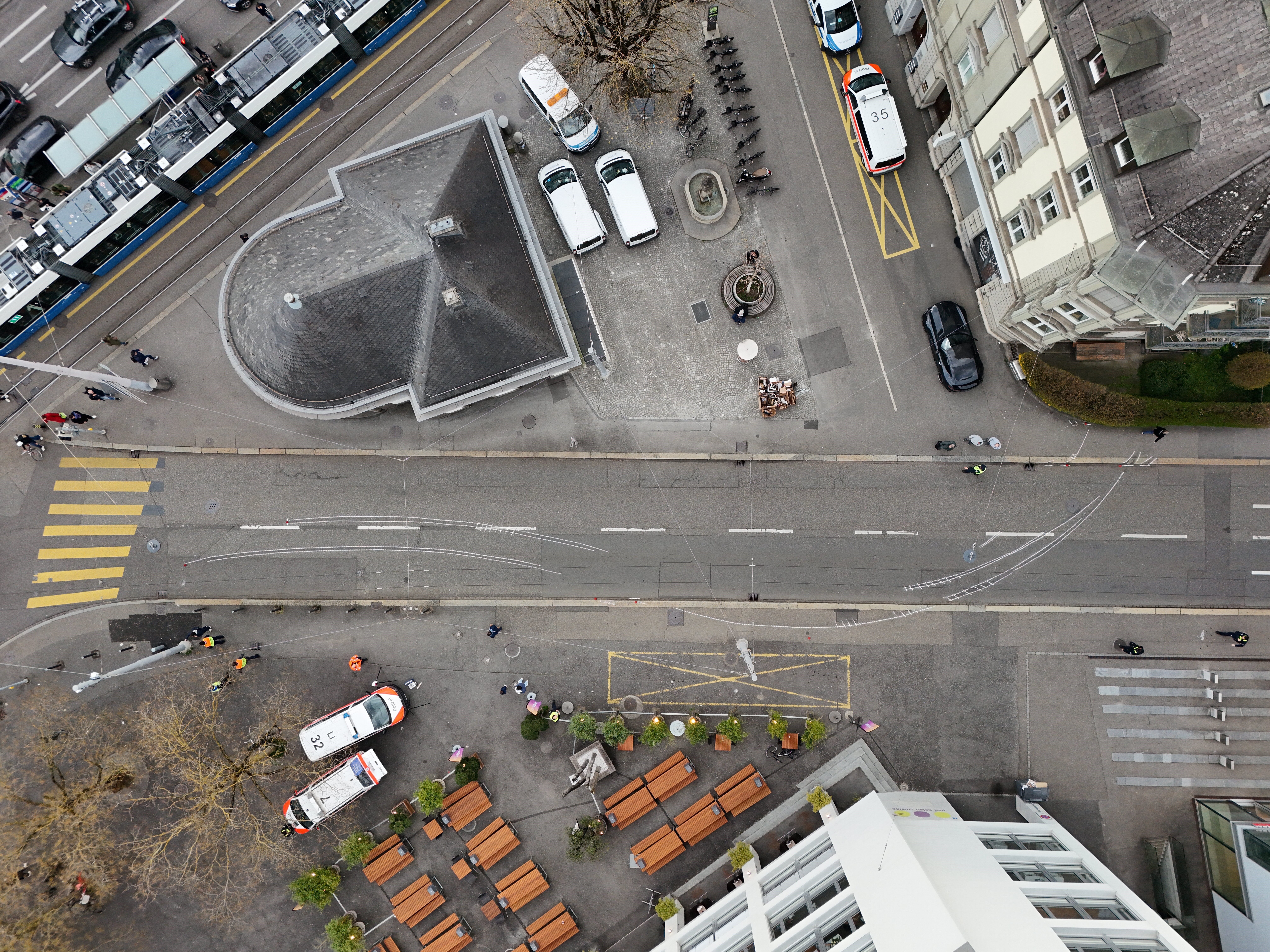 Kreis 7 Zürich – Mercedes-Lenker (18) nach Unfall festgenommen