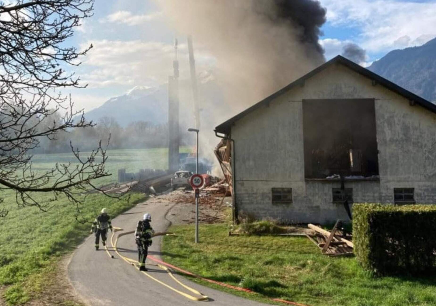 Illarsaz VS – Explosion zerstört Haus