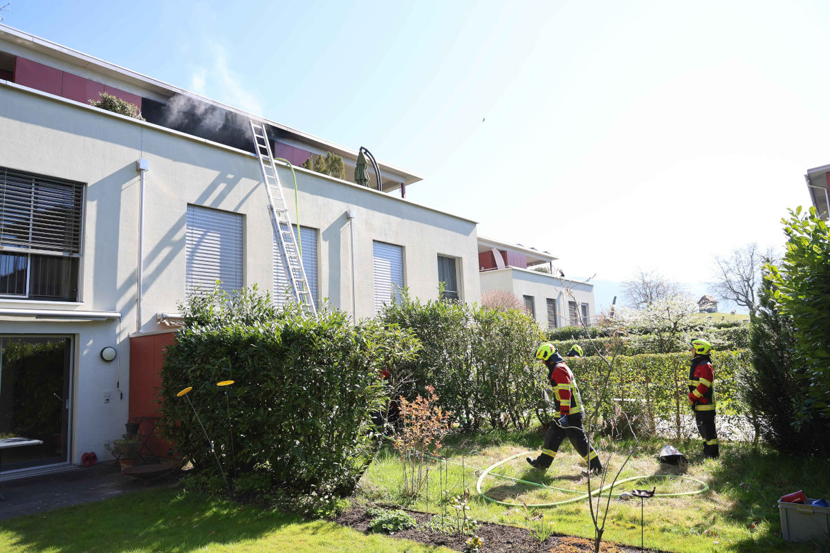 Brand in Risch Rotkreuz ZG – Feuer auf Balkon ausgebrochen
