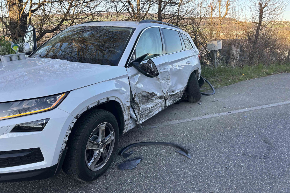 Unfall in Fischbach-Göslikon AG – Auf Gegenfahrbahn kollidiert