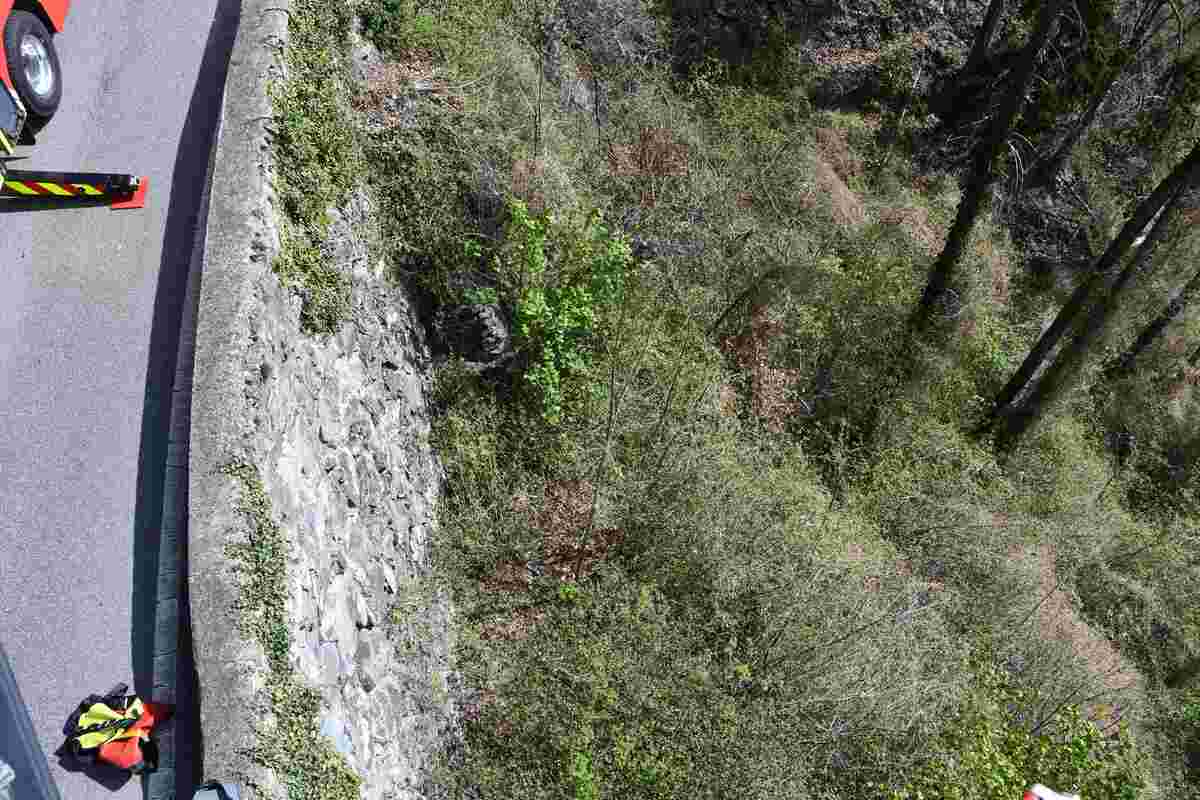 Chur GR – Motorradfahrer fliegt bei Unfall mehrere Meter über eine Böschung